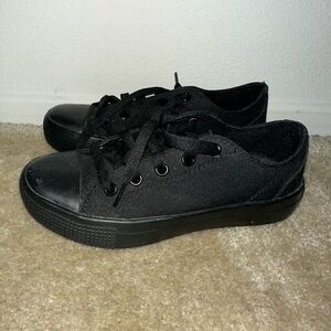WOMENS TREDSAFE SLIP-RESISTANT SHOES ALL BLACK WORK SHOES CONVERSE STYLE SIZE 6 